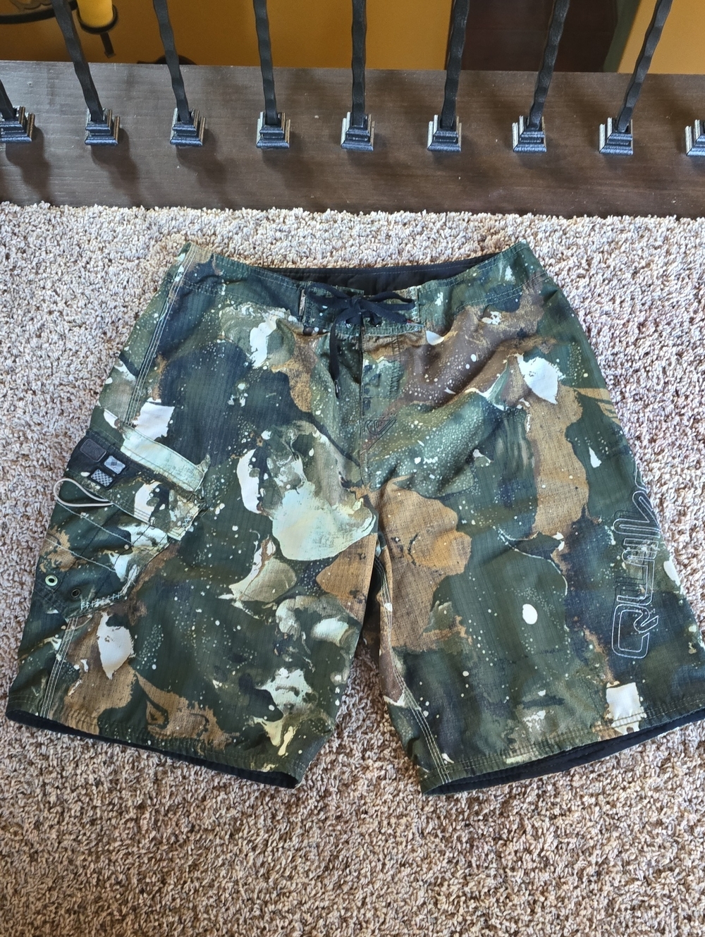{ Quiksilver Men's Camouflage Paint-Splatter Boardshorts - Green Brown White }